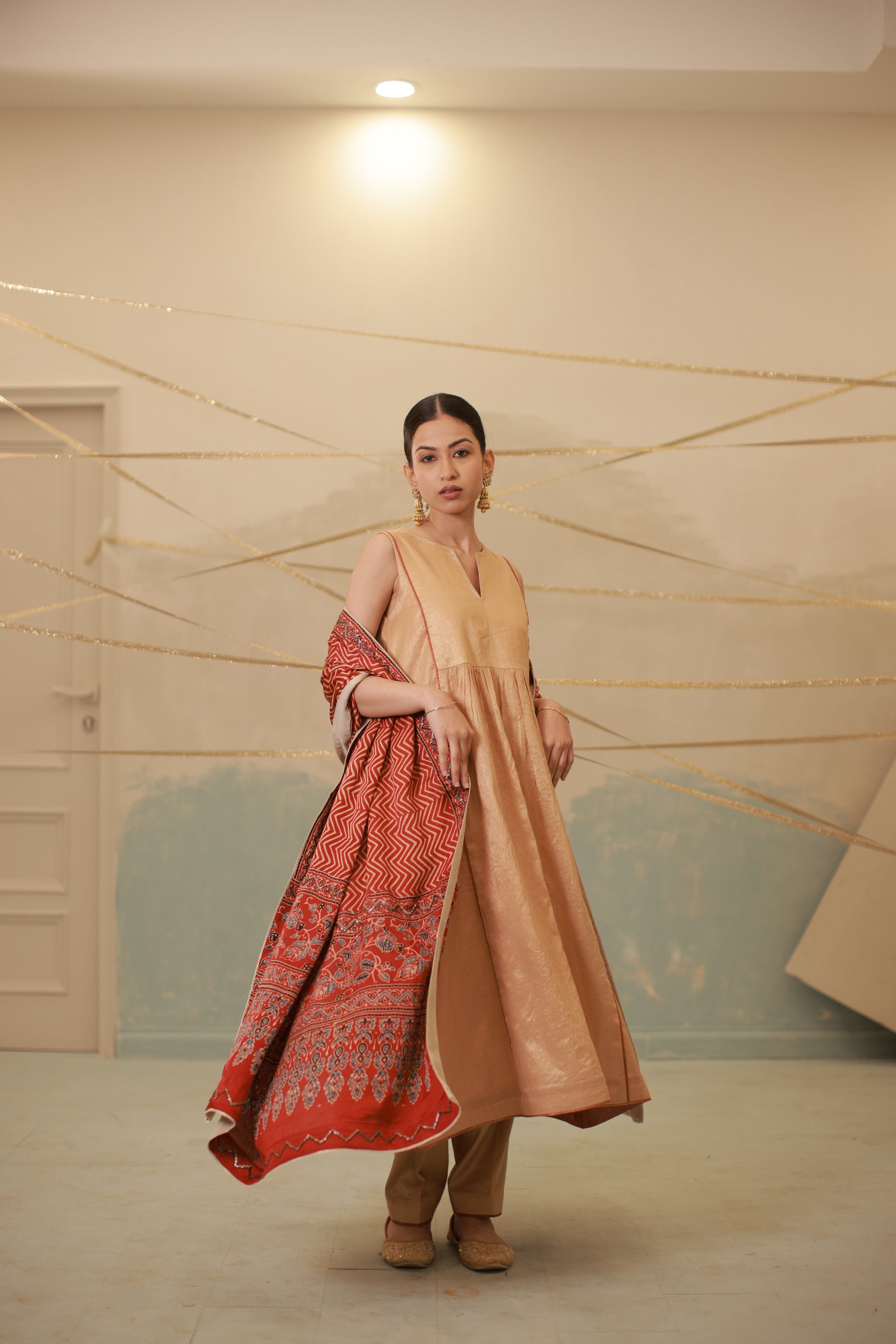 Copper gold tissue sleeveless pocket style suit set