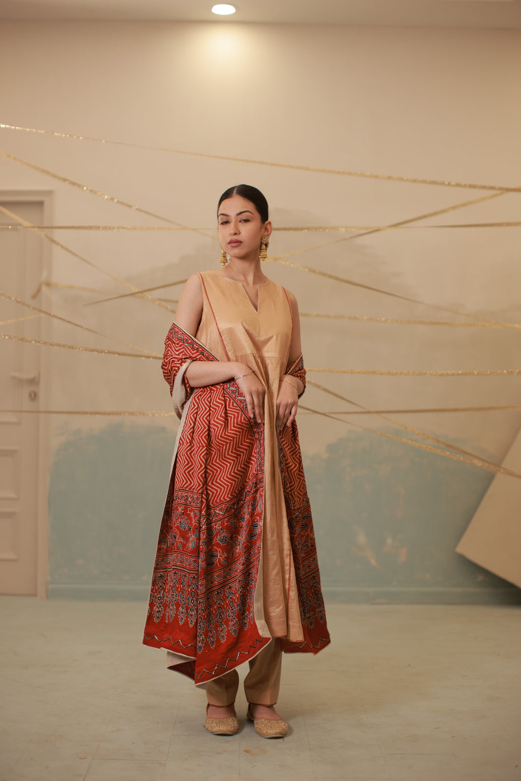 Copper gold tissue sleeveless pocket style suit set