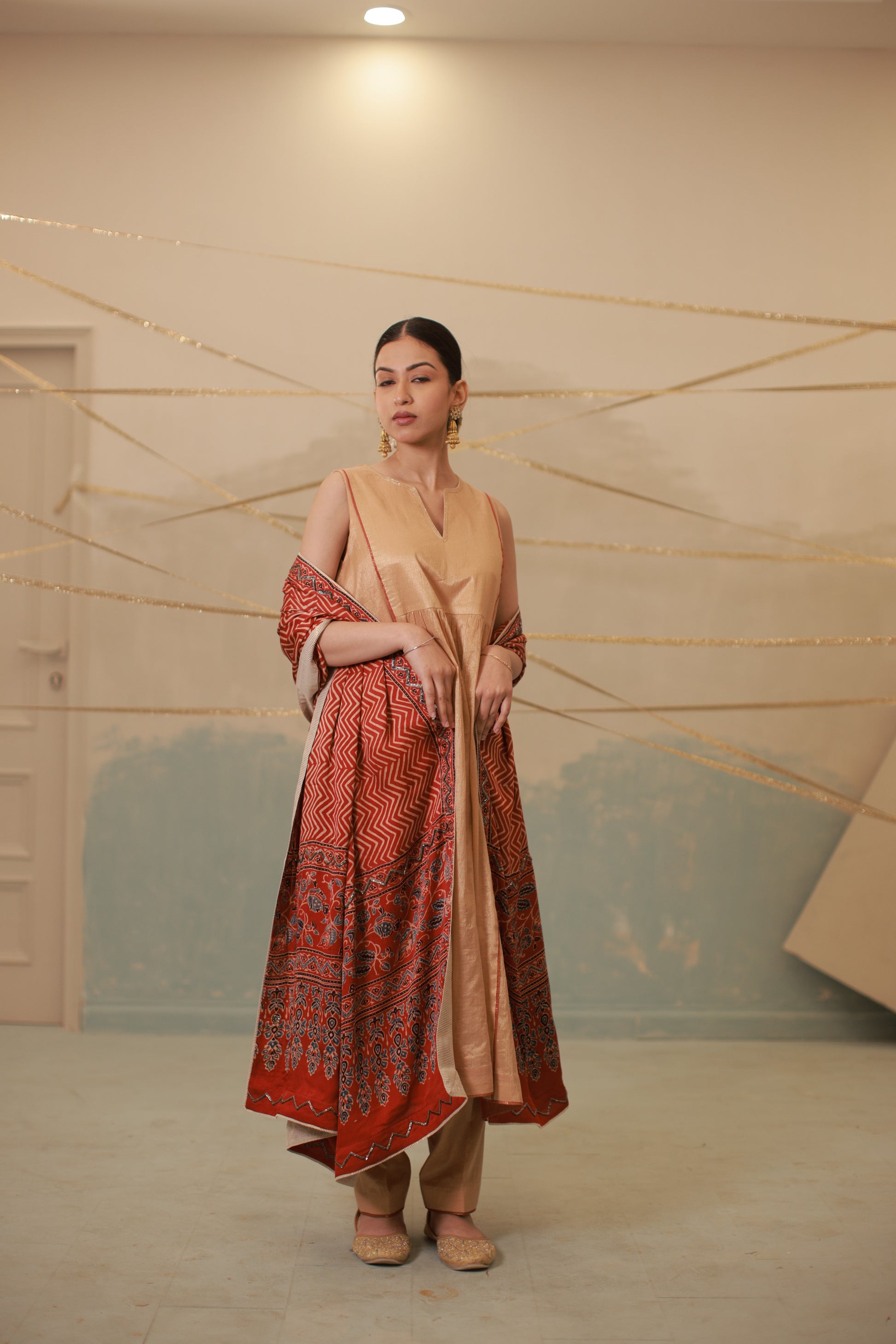 Copper gold tissue sleeveless pocket style suit set