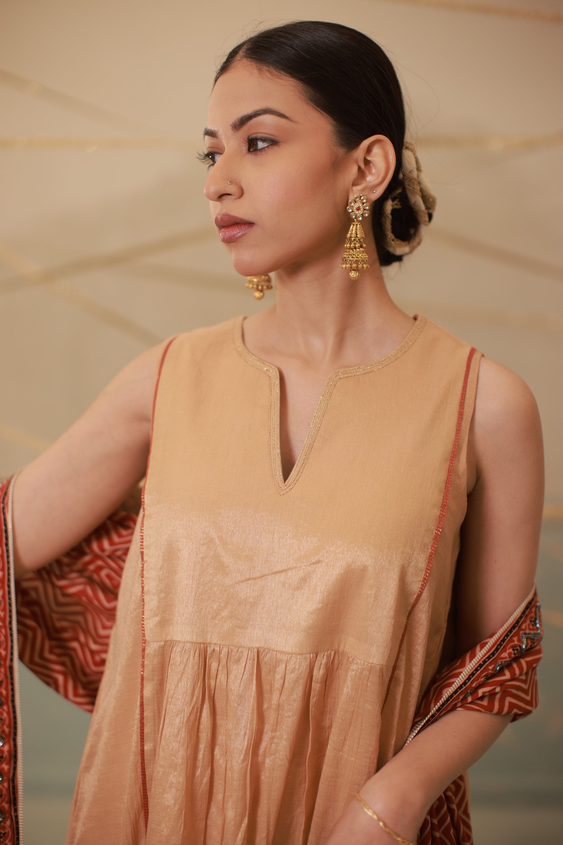 Copper gold tissue sleeveless pocket style suit set