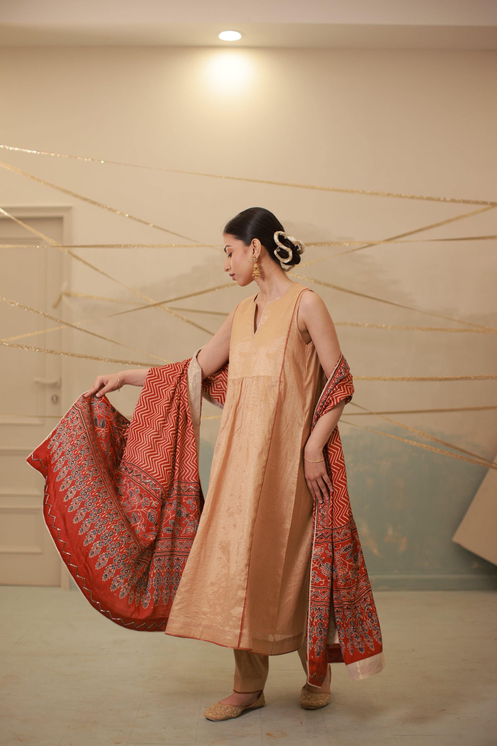 Copper gold tissue sleeveless pocket style suit set