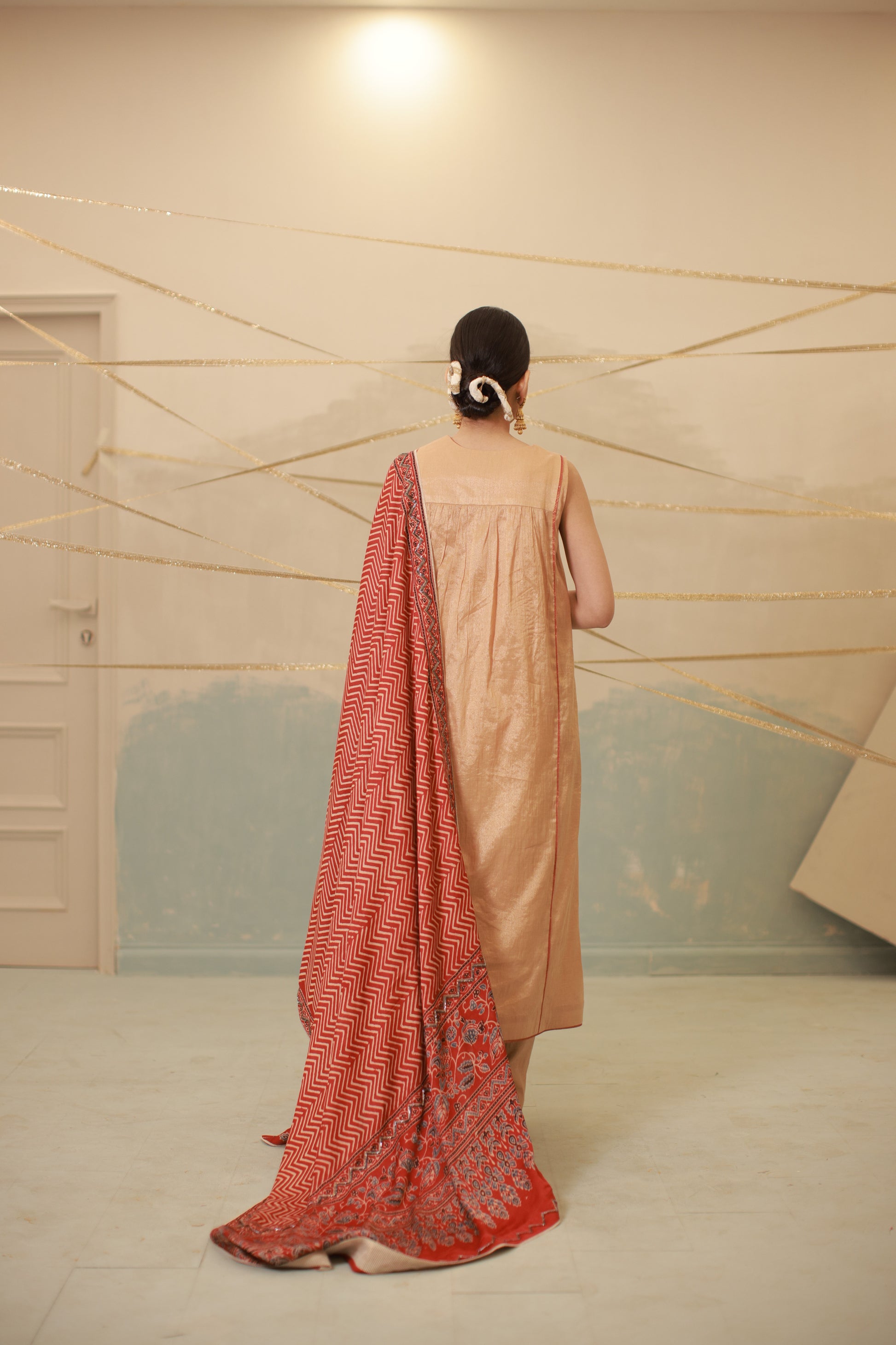 Copper gold tissue sleeveless pocket style suit set