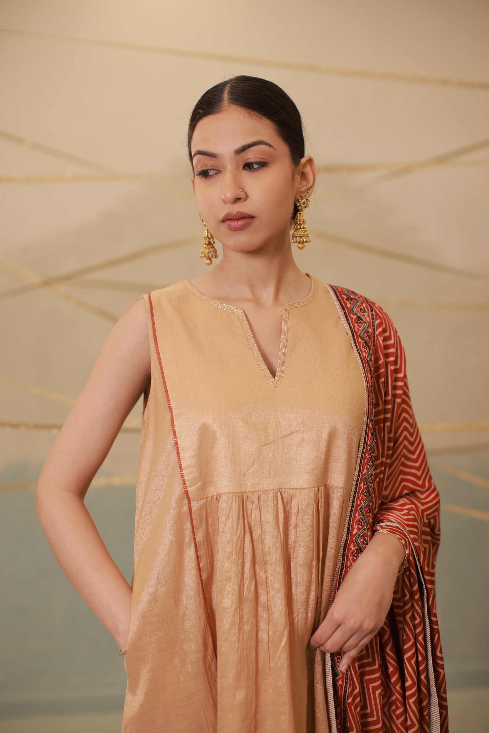 Copper gold tissue sleeveless pocket style suit set