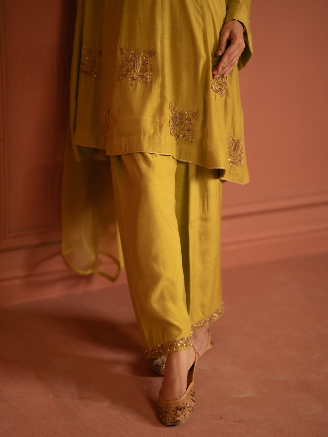 Sunehri Anarkali Set