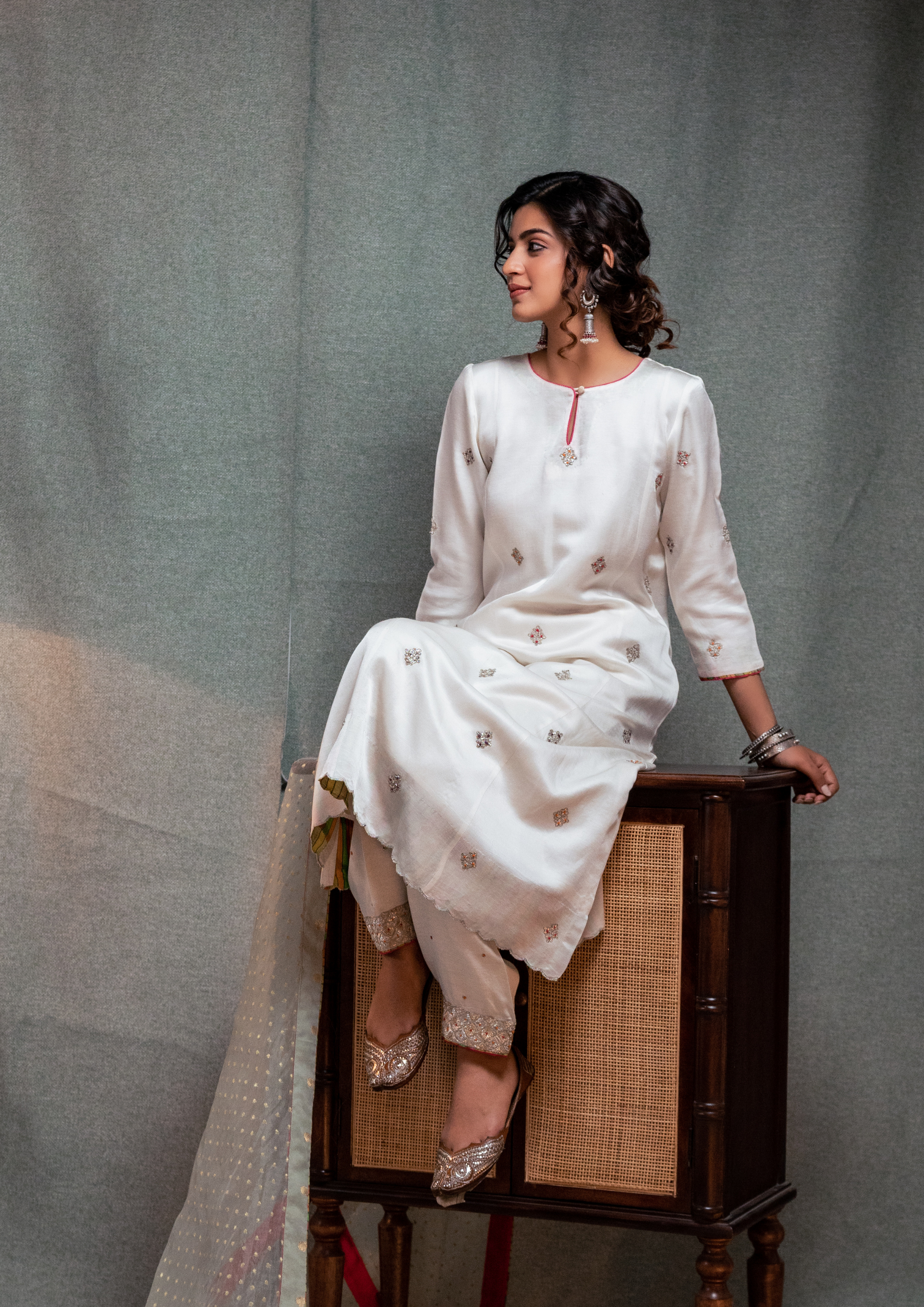 Off White Hand Embroidered Kurta with Pakistani Salwar Silk Organza Dupatta