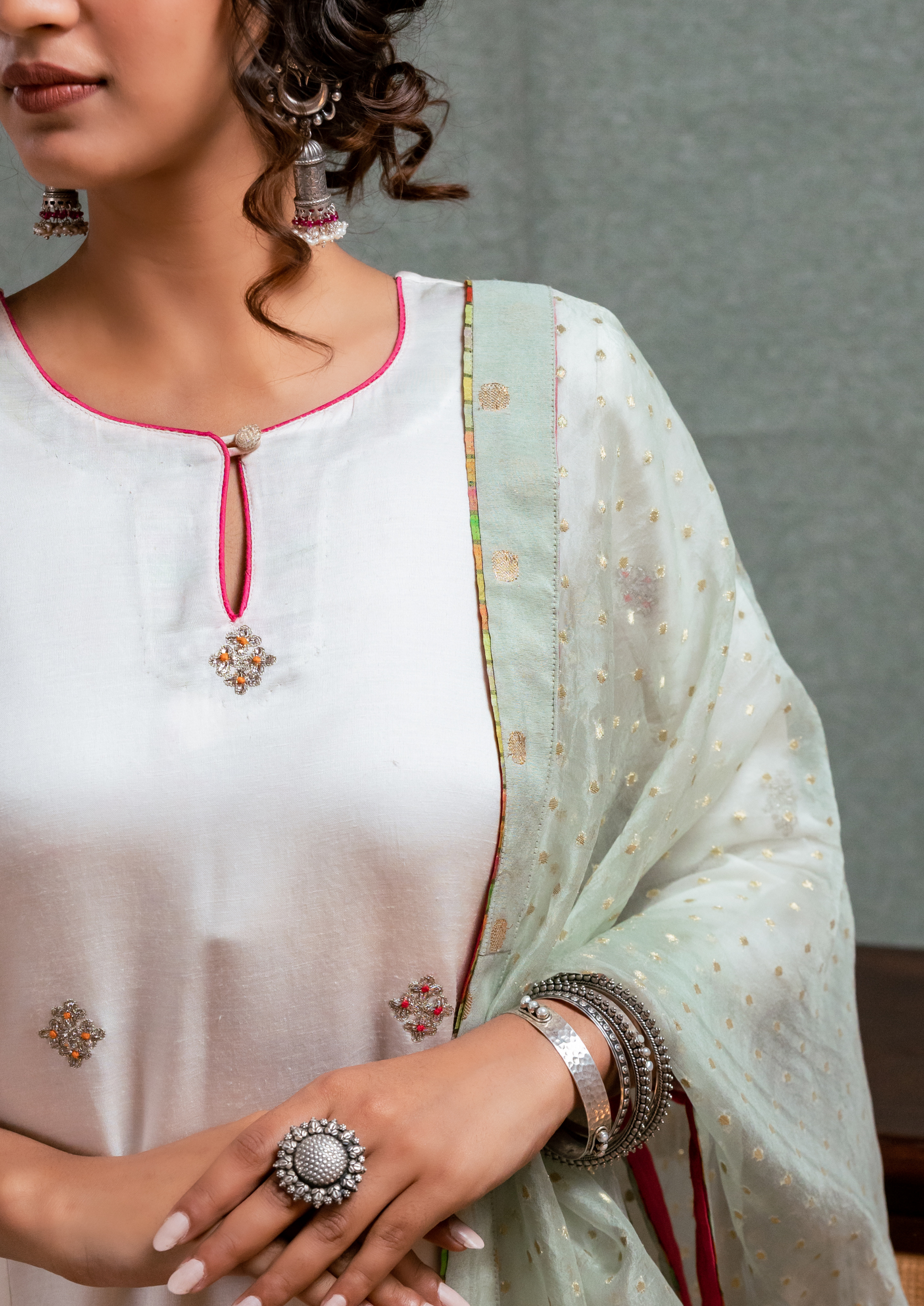 Off White Hand Embroidered Kurta with Pakistani Salwar Silk Organza Dupatta