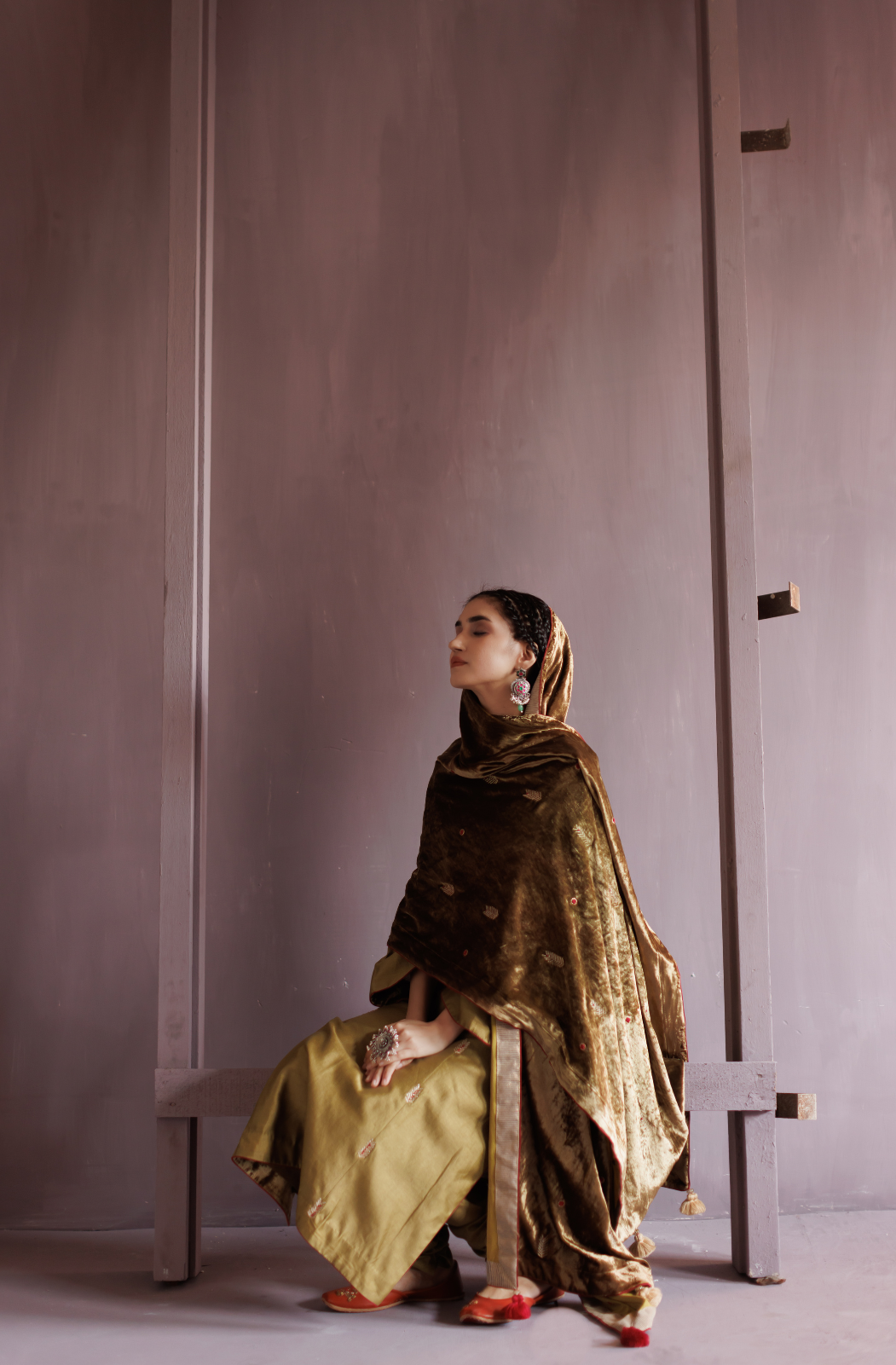Mehndi green chanderi kurta with chudidar and velvet ohdni