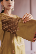 Mehndi green chanderi kurta with chudidar and velvet ohdni