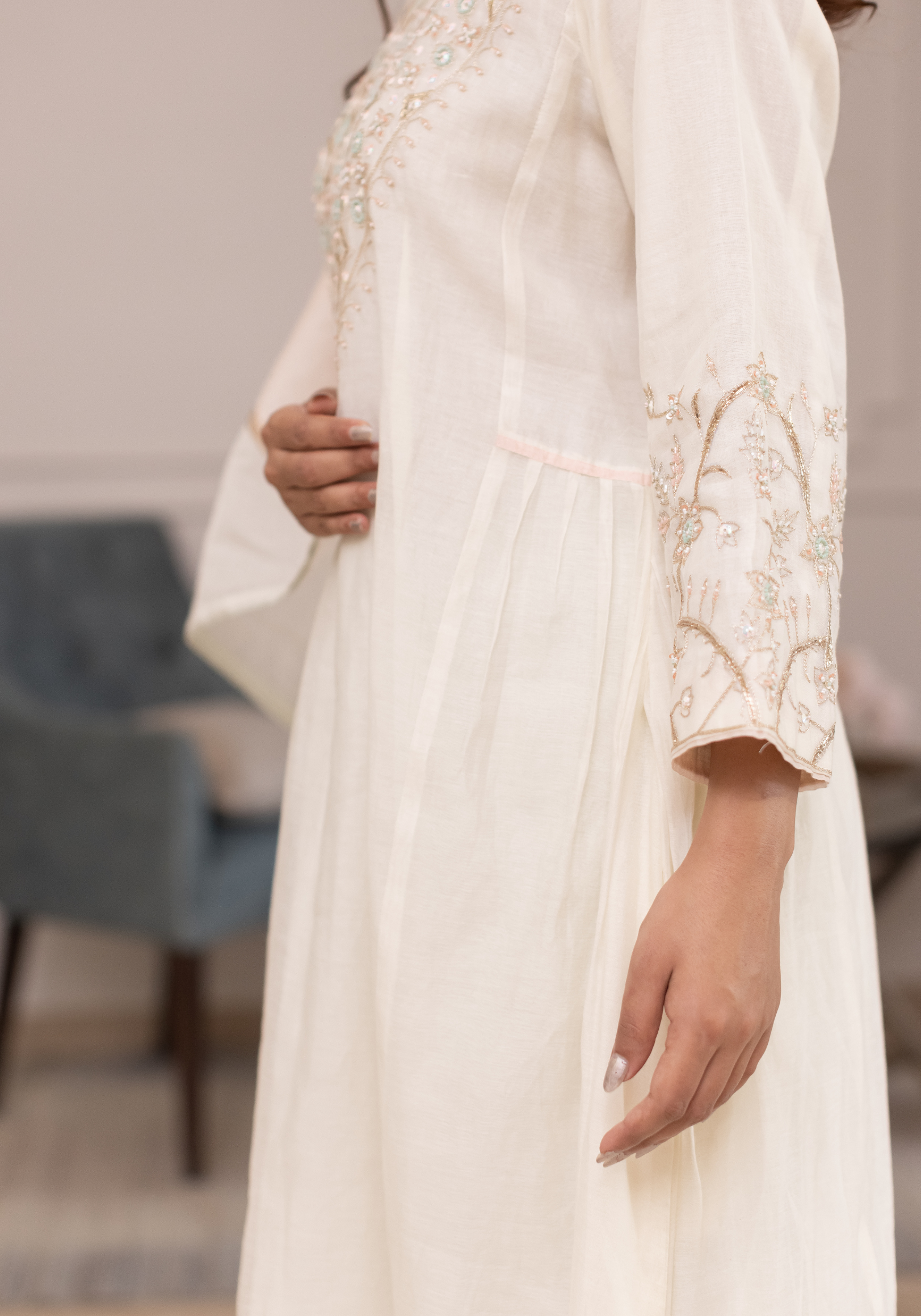 Off White Chanderi Hand Embroidered Kurta with Pants and Dupatta